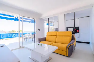 Coin salon dans l'établissement Résidence 2p Avec Terrasse Vue Mer & Parking, 2min Des Plages - 2P avec terrasse vue mer & parking, 2min des plages MAE-2063