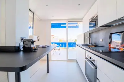 Cuisine ou kitchenette dans l'établissement Résidence 2p Avec Terrasse Vue Mer & Parking, 2min Des Plages - 2P avec terrasse vue mer & parking, 2min des plages MAE-2063