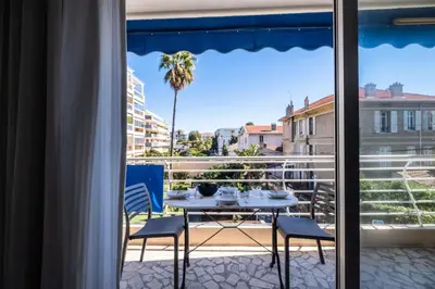 Balcon ou terrasse dans l'établissement Résidence 3p à 100m Des Plages, Terrasse Et Parking - 3P à 100m des plages, terrasse et parking MAE-2073