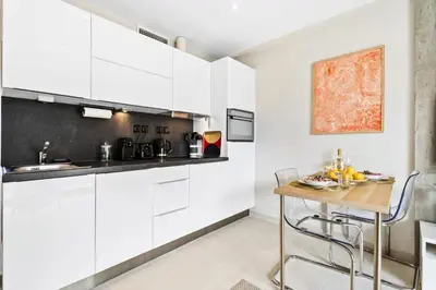 Cuisine ou kitchenette dans l'établissement Résidence Centre Ville De Cannes, 2p Moderne Avec Terrasse - Centre ville de Cannes, 2P moderne avec terrasse MAE-2133