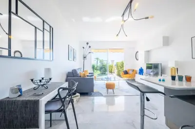 Cuisine ou kitchenette dans l'établissement Résidence Rare ! Superbe 3 Pièces Avec Jardin Face à La Mer - RARE ! Superbe 3 pièces avec jardin face à la mer MAE-2143