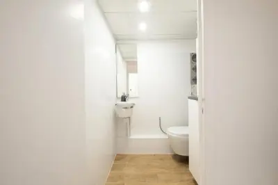 Salle de bains dans l'établissement Résidence Appartement Avec Piscine Résidentiel - Appartement avec piscine résidentiel MAE-2183
