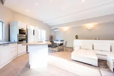 Cuisine ou kitchenette dans l'établissement Résidence Villa 330m2, 6 Chambres, Piscine Chauffée Jacuzzi - Villa 330m2, 6 chambres, piscine chauffée jacuzzi MAE-2233