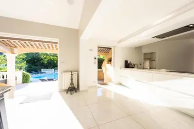 Piscine de l'établissement Résidence Villa 330m2, 6 Chambres, Piscine Chauffée Jacuzzi - Villa 330m2, 6 chambres, piscine chauffée jacuzzi MAE-2233 ou située à proximité