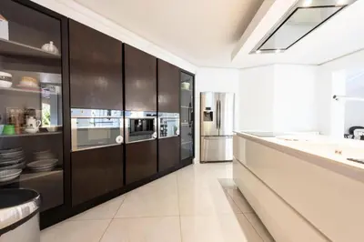 Cuisine ou kitchenette dans l'établissement Résidence Villa 330m2, 6 Chambres, Piscine Chauffée Jacuzzi - Villa 330m2, 6 chambres, piscine chauffée jacuzzi MAE-2233