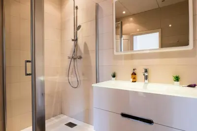 Salle de bains dans l'établissement Résidence 3 Pièces Rue D’antibes à Deux Pas Du Palais Des Festivals - 3 pièces rue d’Antibes à deux pas du Palais des festivals MAE-2263