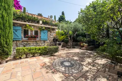 Jardin de l'établissement Résidence Superbe Villa Avec Piscine & Sauna - Superbe villa avec piscine & sauna MAE-2283