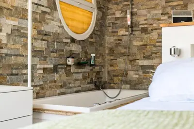 Salle de bains dans l'établissement Résidence Duplex En Toit-terrasse à Deux Pas De La Croisette - Duplex en toit-terrasse à deux pas de la Croisette MAE-2383