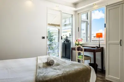 Un ou plusieurs lits dans un hébergement de l'établissement Résidence Duplex En Toit-terrasse à Deux Pas De La Croisette - Duplex en toit-terrasse à deux pas de la Croisette MAE-2383
