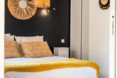 Un ou plusieurs lits dans un hébergement de l'établissement Résidence 2p Cozy Avec Jardin En Plein Coeur Du Palm Beach - 2P cozy avec jardin en plein coeur du Palm Beach MAE-2403