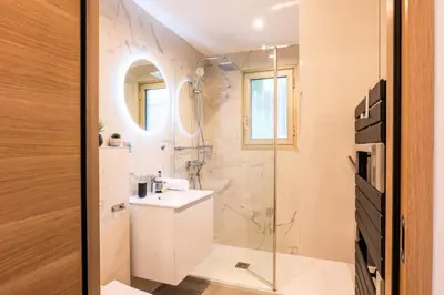 Salle de bains dans l'établissement Résidence Rare ! Studio Avec Terrasse à 5 Min à Pied Du Palais - Rare ! Studio avec terrasse à 5 min à pied du Palais MAE-2433