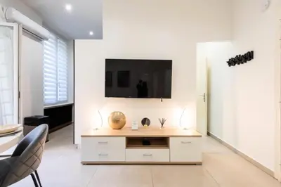 Télévision ou salle de divertissement dans l'établissement Résidence Appartement Moderne En Plein Centre Ville ! - Appartement moderne en plein centre ville ! MAE-2463