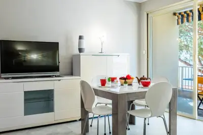 Cuisine ou kitchenette dans l'établissement Résidence 2p Avec Terrasse, Vue Mer Et Parking - 2P avec terrasse, vue mer et parking MAE-2483