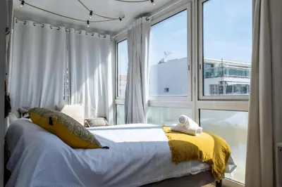 Un ou plusieurs lits dans un hébergement de l'établissement Résidence 3p Rooftop Palm Beach, Plages à 2min à Pied - 3P Rooftop Palm Beach, plages à 2min à pied MAE-2503
