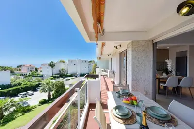 Balcon ou terrasse dans l'établissement Résidence 2p Standing, Plage à Pied, Vue Mer, Garage. - 2P standing, plage à pied, vue mer, garage. MAE-2703