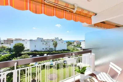 Balcon ou terrasse dans l'établissement Résidence 2p Standing, Plage à Pied, Vue Mer, Garage. - 2P standing, plage à pied, vue mer, garage. MAE-2703