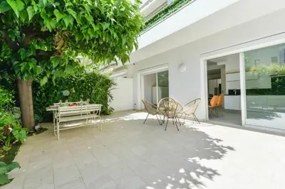 Balcon ou terrasse dans l'établissement Résidence Rez-de-jardin, Plages à Pied Et Garage - Rez-de-jardin, plages à pied et garage MAE-2723