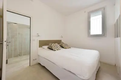 Un ou plusieurs lits dans un hébergement de l'établissement Résidence Rez-de-jardin, Plages à Pied Et Garage - Rez-de-jardin, plages à pied et garage MAE-2723