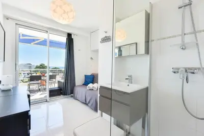 Salle de bains dans l'établissement Résidence Cosy 3p En Dernier étage, Terrasse Et Vue Mer - Cosy 3P en dernier étage, terrasse et vue mer MAE-2733