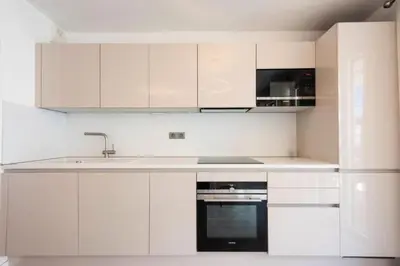 Cuisine ou kitchenette dans l'établissement Résidence 3p Piscine, Parking Et Plages à 100m - 3P piscine, parking et plages à 100m MAE-2763