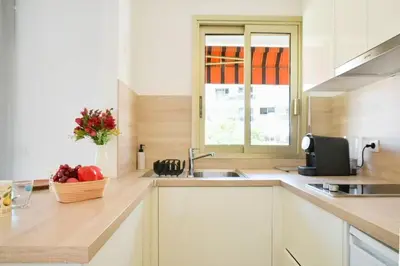 Cuisine ou kitchenette dans l'établissement Résidence Palm Beach Studio Avec Terrasse A 150m Des Plages - Palm Beach studio avec terrasse a 150m des plages MAE-2773