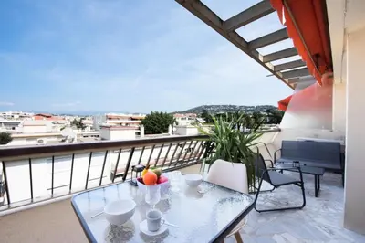 Balcon ou terrasse dans l'établissement Résidence 2p Rénové Proche Croisette - 2P Rénové proche Croisette MAE-2783