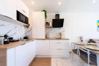 Cuisine ou kitchenette dans l'établissement Résidence 2p Rénové Proche Croisette - 2P Rénové proche Croisette MAE-2783