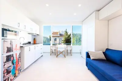 Cuisine ou kitchenette dans l'établissement Résidence 2p Au Calme Proche Centre Cannes - 2P au Calme proche Centre Cannes MAE-2983