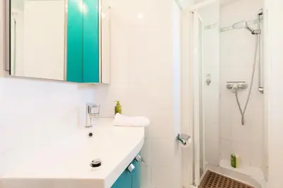 Salle de bains dans l'établissement Résidence Vue Mer 95m2 Grande Terrasse Cannes Croisette. - Vue mer 95m2 Grande Terrasse Cannes Croisette. MAE-3003