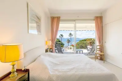 Un ou plusieurs lits dans un hébergement de l'établissement Résidence Vue Mer 95m2 Grande Terrasse Cannes Croisette. - Vue mer 95m2 Grande Terrasse Cannes Croisette. MAE-3003