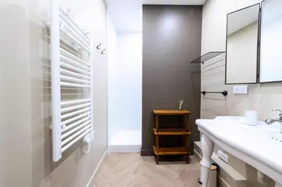Salle de bains dans l'établissement Résidence 2p Rénové Cœur De Cannes - 2P Rénové Cœur de Cannes MAE-3013