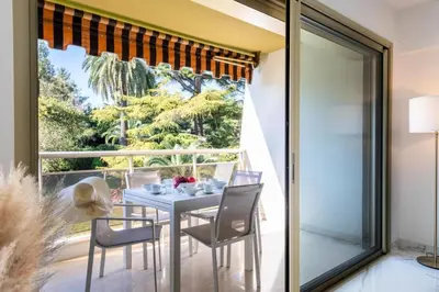 Balcon ou terrasse dans l'établissement Résidence Spacieux 3p En Résidence Avec Piscine - Spacieux 3P en Résidence avec Piscine MAE-3033
