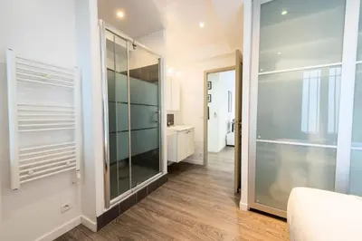 Salle de bains dans l'établissement Résidence 2p Centre-ville Cannes Plages à Pied - 2P Centre-Ville Cannes Plages à Pied MAE-3043