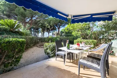 Jardin de l'établissement Résidence Rez-de-jardin Croisette Vue Mer Avec Garage - Rez-de-jardin Croisette vue mer avec garage MAE-3083