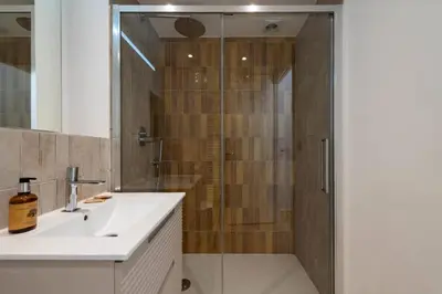 Salle de bains dans l'établissement Résidence Studio Terrasse 2 Min De La Croisette - Studio Terrasse 2 min de la Croisette MAE-3113
