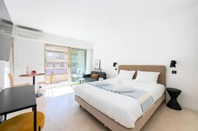 Un ou plusieurs lits dans un hébergement de l'établissement Résidence Studio Terrasse 2 Min De La Croisette - Studio Terrasse 2 min de la Croisette MAE-3113