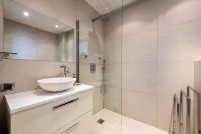 Salle de bains dans l'établissement Résidence Appartement Avec Terrasse, Piscine & Accès Plage - Appartement avec Terrasse, Piscine & Accès Plage MAE-3133