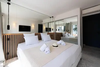 Un ou plusieurs lits dans un hébergement de l'établissement Résidence Grand 2p Rénové Terrasse Cœur De Cannes - Grand 2P rénové Terrasse Cœur de Cannes MAE-3143
