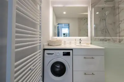 Salle de bains dans l'établissement Résidence Grand 2p Rénové Terrasse Cœur De Cannes - Grand 2P rénové Terrasse Cœur de Cannes MAE-3143