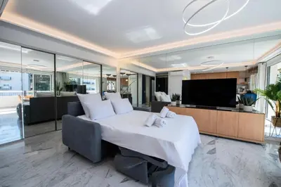 Télévision ou salle de divertissement dans l'établissement Résidence Grand 2p Rénové Terrasse Cœur De Cannes - Grand 2P rénové Terrasse Cœur de Cannes MAE-3143