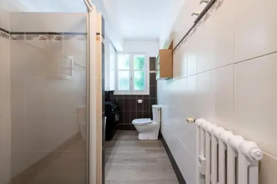 Salle de bains dans l'établissement Résidence 2p Rez-de-jardin Au Calme – Cadre Paisible - 2P Rez-de-jardin au calme – Cadre Paisible MAE-3313