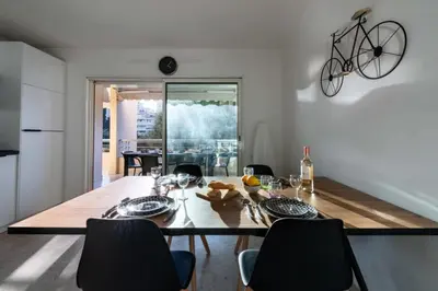 Cuisine ou kitchenette dans l'établissement Résidence 3p Résidence Avec Piscine, Proche Croisette - 3P Résidence avec piscine, proche Croisette MAE-2773