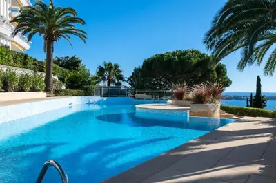 Piscine de l'établissement Résidence 3p Vue Panoramique - Dernier Étage, Cannes - 3P Vue Panoramique - Dernier Étage, Cannes MAE-3933 ou située à proximité
