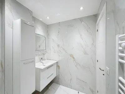 Salle de bains dans l'établissement Executive 2BR Apartment near Croisette Ideal for MIPIM Terrace & Wi-Fi