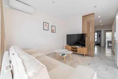 Télévision ou salle de divertissement dans l'établissement Elegant apt with balcony near the beaches – Cannes