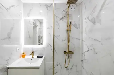 Salle de bains dans l'établissement Elegant apt with balcony near the beaches – Cannes