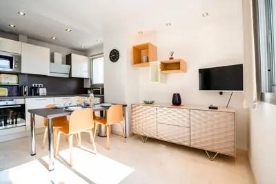 Cuisine ou kitchenette dans l'établissement Résidence 3p De Style, Résidence Sécurisée Sur La Croisette - 3P de style, résidence sécurisée sur la Croisette MAE-1993