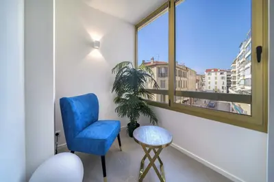Balcon ou terrasse dans l'établissement REF 1295 - Cannes Croisette - Sea view apartment for rent