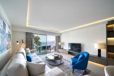 Télévision ou salle de divertissement dans l'établissement REF 1295 - Cannes Croisette - Sea view apartment for rent