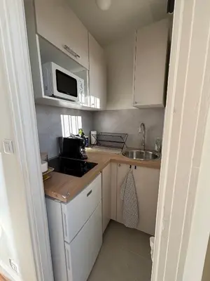 Cuisine ou kitchenette dans l'établissement Proche Festival de Cannes - Studio avec Loggia - Gare à 5min Bus au pied de l'immeuble